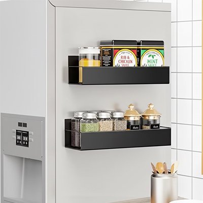 Étagères à épices sur frigo