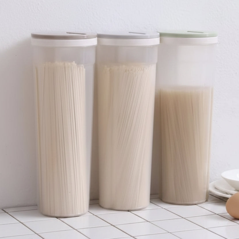 Trois boites alimentaires remplies et rangées