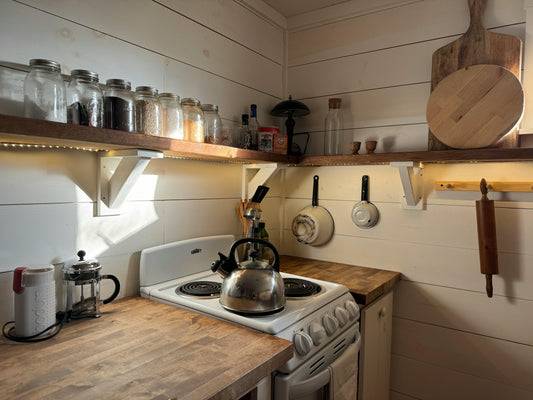 Cuisine petit espace: Solutions malines pour optimiser chaque cm