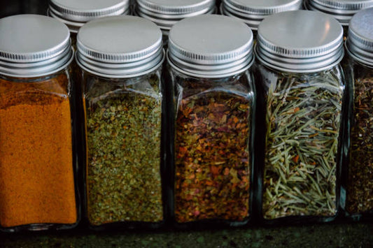 Étagère à épices : rangez vos épices avec style et efficacité