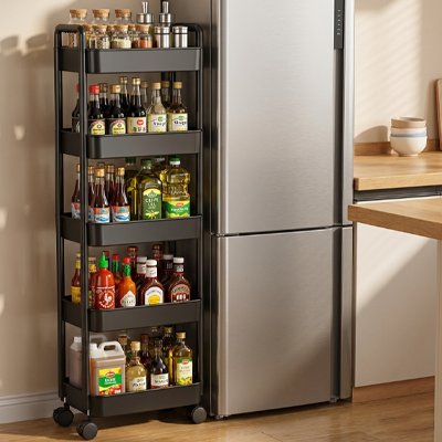 Desserte a roulettes cinq niveaux à côté du frigo 