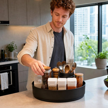 Homme qui utilise le Plateau tournant​
