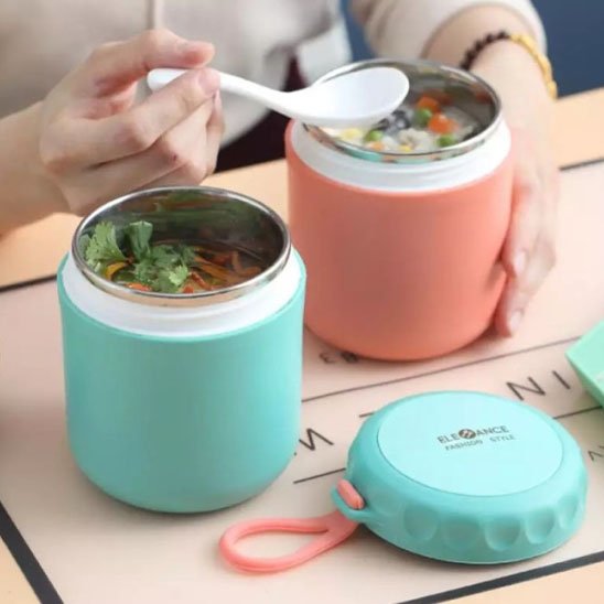 Lunch box bleu et pêche avec cuillère