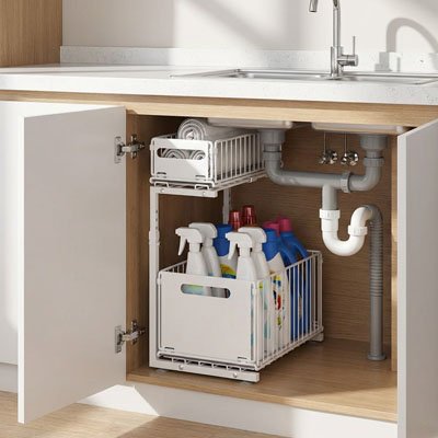 Organisateur placard cuisine blanc rempli de produits 