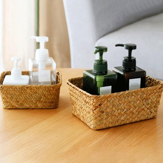 Paniers de rangement avec produits