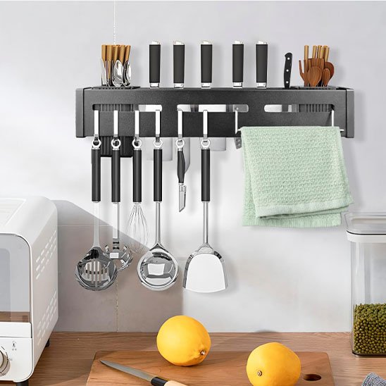 Porte couteaux avec couteaux ustensiles et porte serviette
