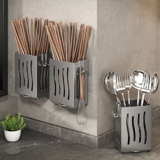 Porte couvert mural avec couverts