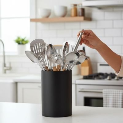 Pot ustensiles cuisine avec des ustensiles en inox