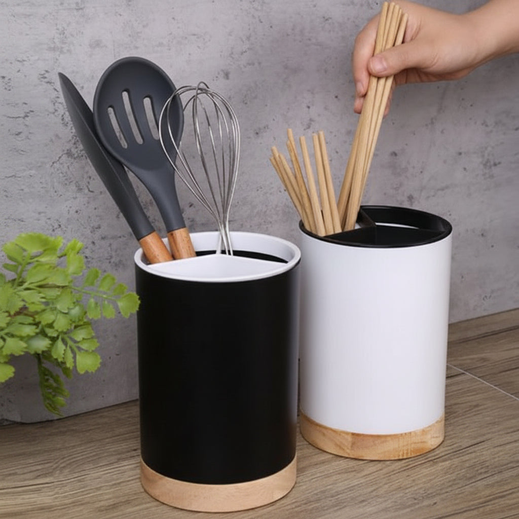 Pot ustensiles cuisine noir et blanc avec ustensiles