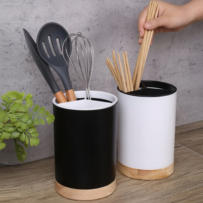 Pot ustensiles cuisine noir et blanc avec ustensiles