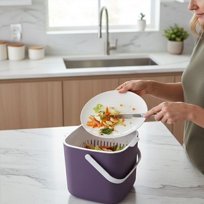 Poubelle cuisine avec déchets organiques