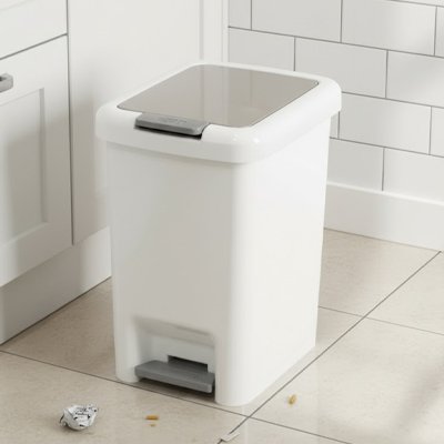 Poubelle de cuisine blanche avec pédale