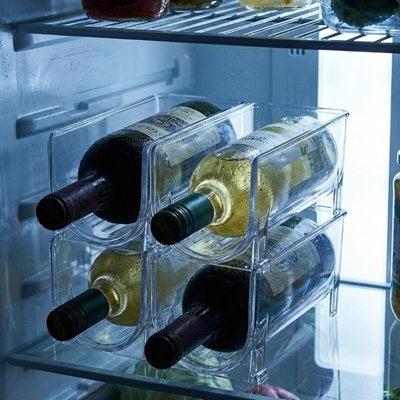 Quatre porte bouteille vin avec quatre bouteilles de vin