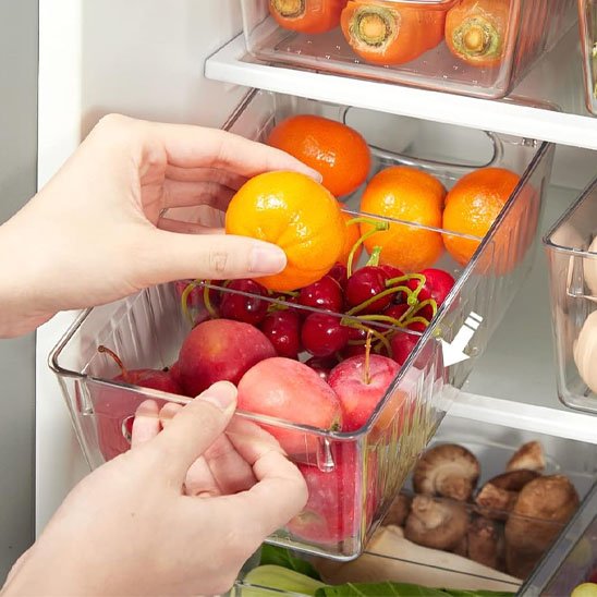 Rangement frigo avec fruits et légumes