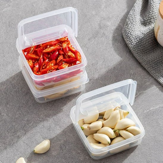 Rangement frigo avec tomates