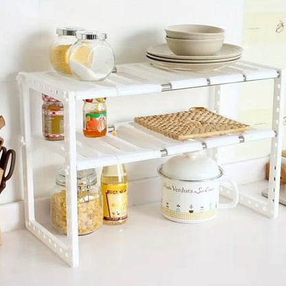 Rangement sous evier sur le comptoir de cuisine